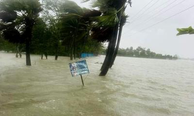 পাঁচশত কোটি টাকার ক্ষতি দিশেহারা দুর্গত মানুষ